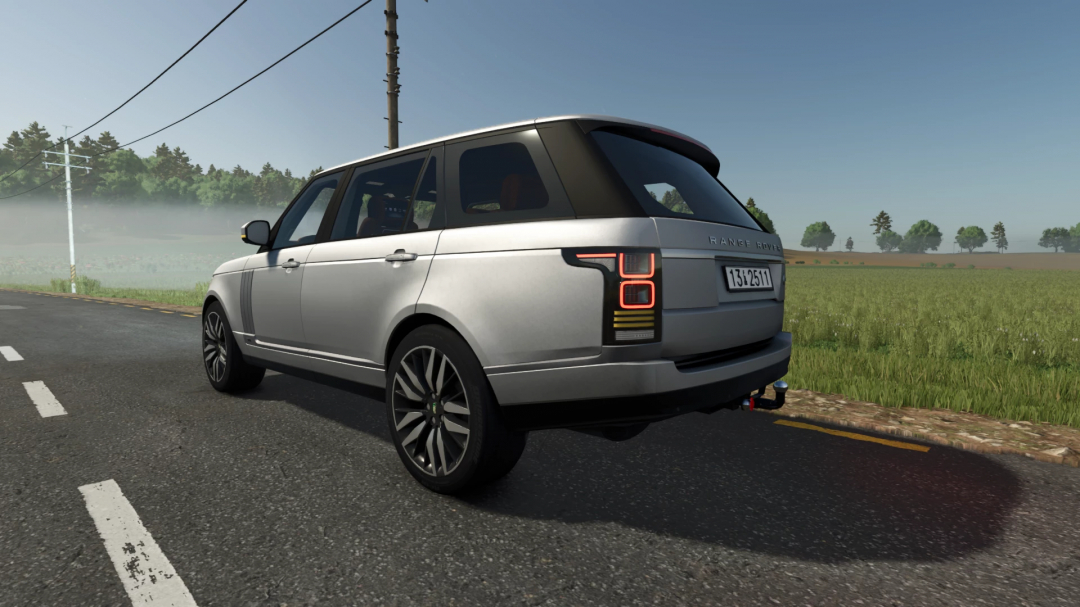 FS25 mod Range Rover LWB v1.1.0.0 driving on a rural road.