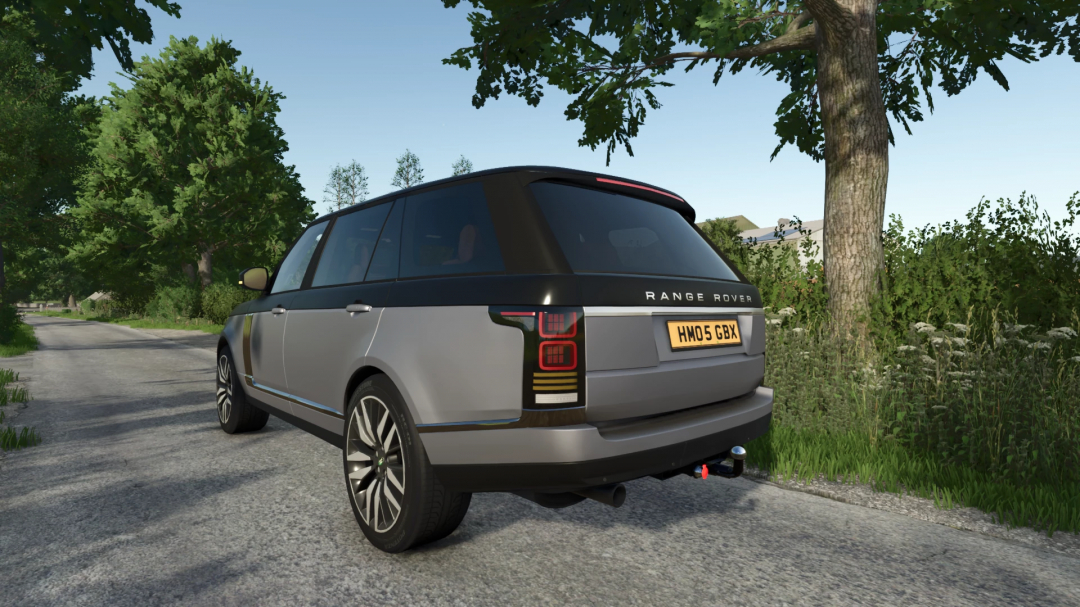 FS25 mod Range Rover LWB v1.2.0.0 on a country road in Farming Simulator 25.