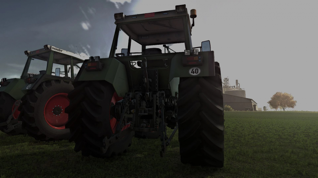 FS22 mod Fendt 300 LSA tractor on green field, Farming Simulator 22