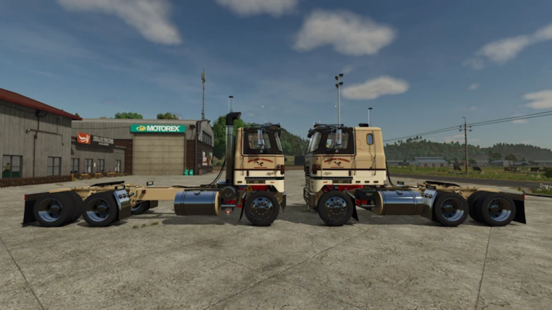 FS25 mod International Transtar II trucks, side view, showcasing updated design in Farming Simulator 25.