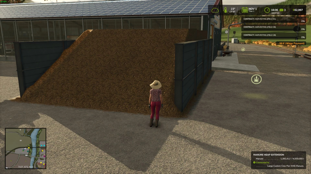 FS25 mod More Manure v1.0.0.0, showing a farmer near a large manure heap with stats display.