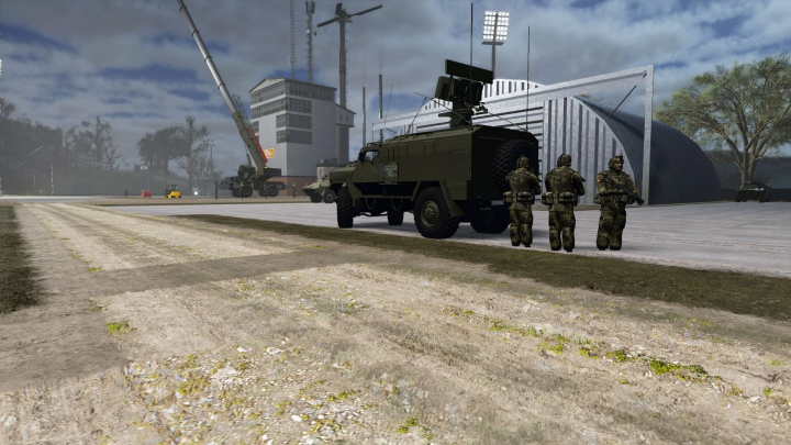 fs25-mods,  Military truck and soldiers in FS25 mod AMZSISU Bystra 1.0.0.0 by a hangar and crane.