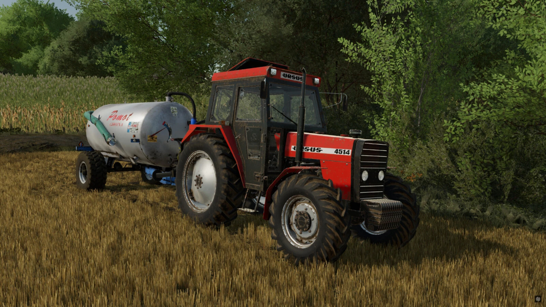 Ursus 4514 tractor mod in FS22 pulling a water tank through a field, surrounded by greenery.