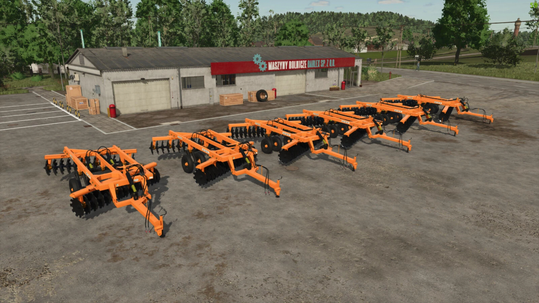 Lizard SAC Pack v1.0.0.0 mods in FS25 showing orange farm equipment in a parking lot.