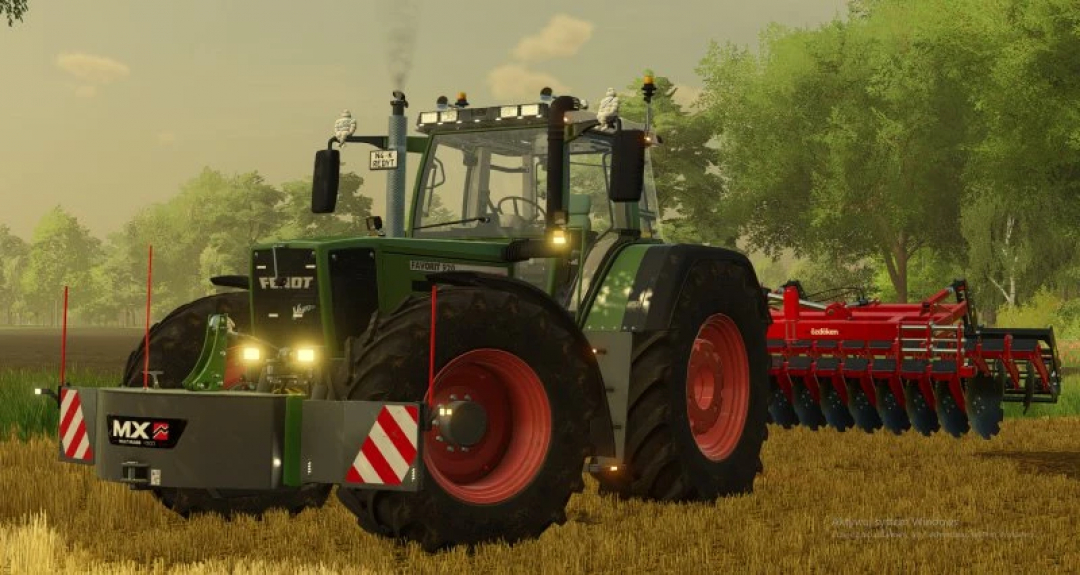 FS22 mods: Fendt 800/900 Favorit tractor in a field, Farming Simulator 22 mod with attached red equipment.