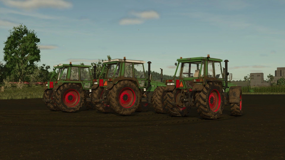 Three Fendt tractors on a farm field in FS25 mod Fendt 620/622/626 v1.0.0.1.