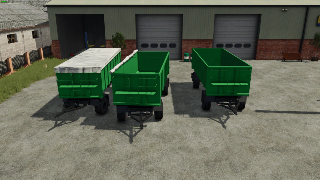 FS25 mods: Three green Selfmade Trailer 18t v1.0.0.0 parked outside a garage in Farming Simulator 25.