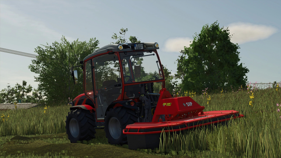 FS25 mod Sip Roto 220 F v1.0.0.0, a red mower attached to a tractor, in a grassy field. Farming Simulator 25 mods.