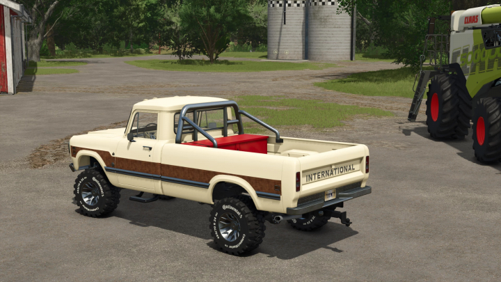 fs25-mods,  FS25 PickUp IH series 200 in a farm setting, showcasing the modded vehicle's design in Farming Simulator 25.