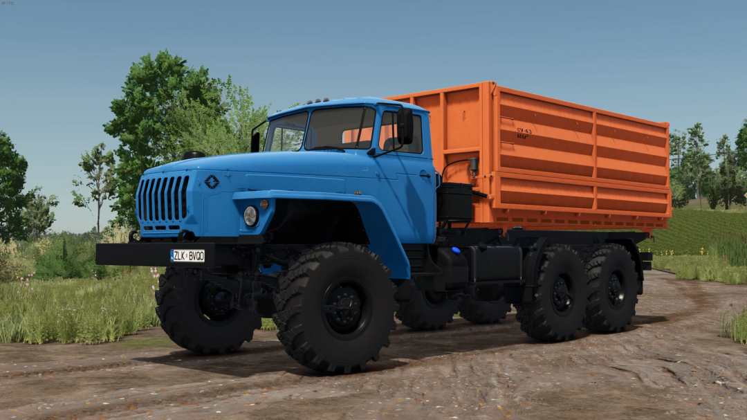 FS25 mod LIZARD 44202/5557 v1.1.0.0 features a blue truck with an orange container on a dirt path.