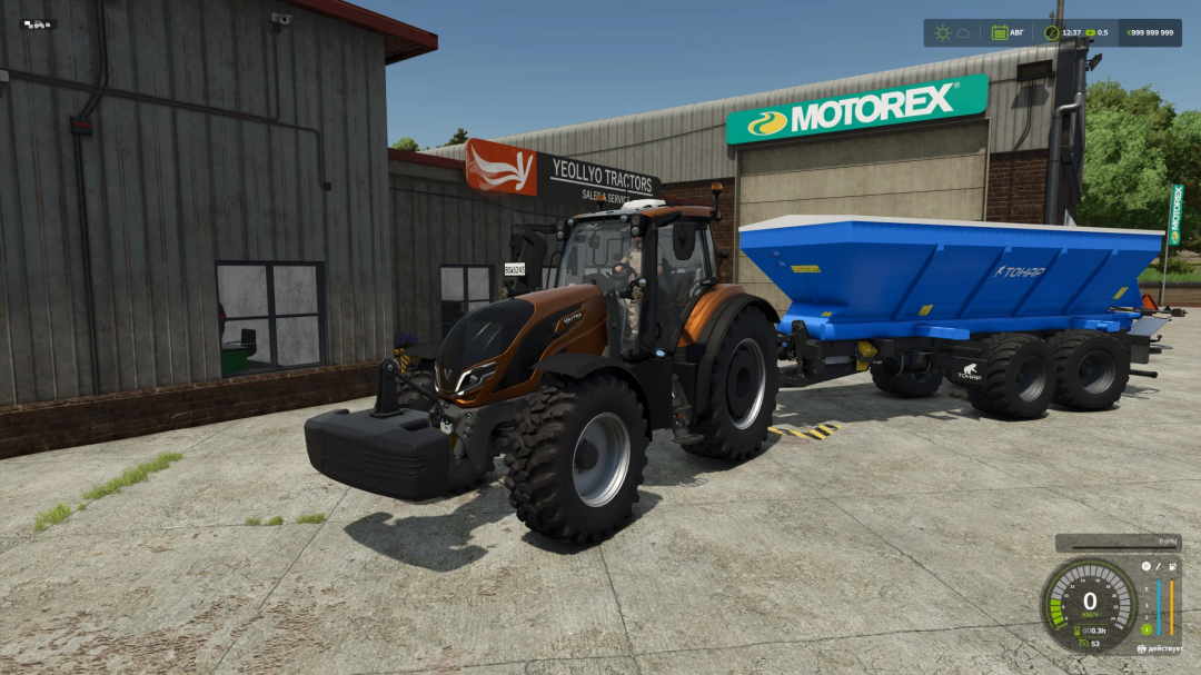 FS25 mod TOHAP pack v1.0.0.0 shows a tractor with a blue trailer in front of Yeolyo Tractors building.