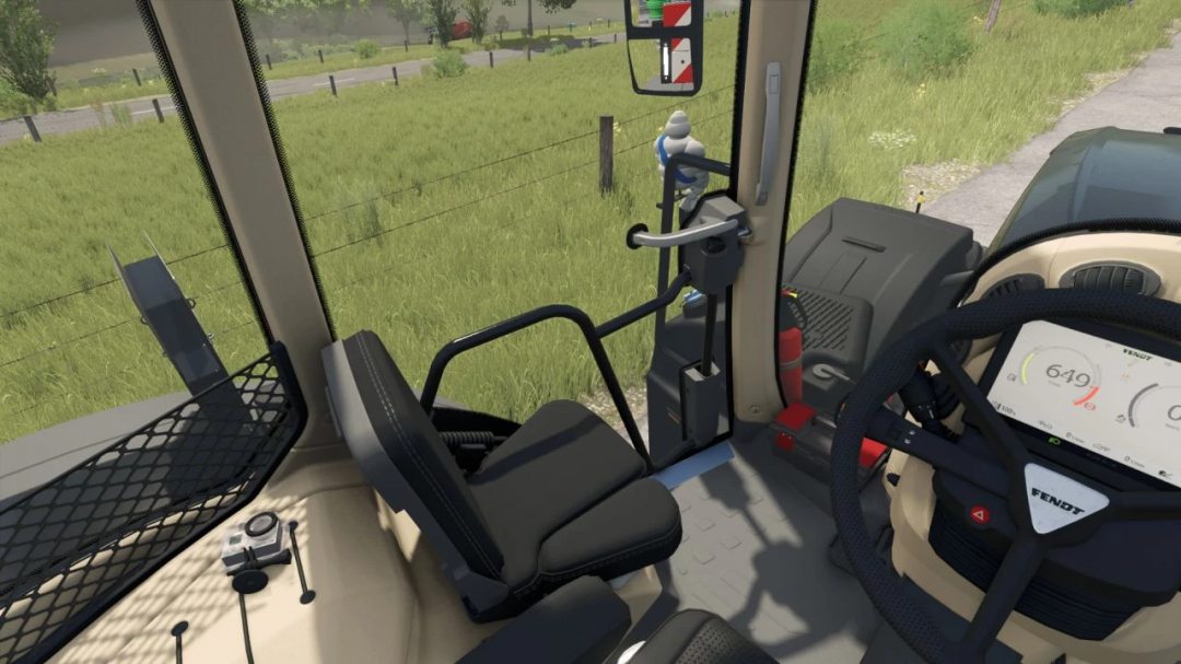 Fendt 900 Vario Edit v1.0.0.0 mod interior from Farming Simulator 25, showing the driver's seat and dashboard.