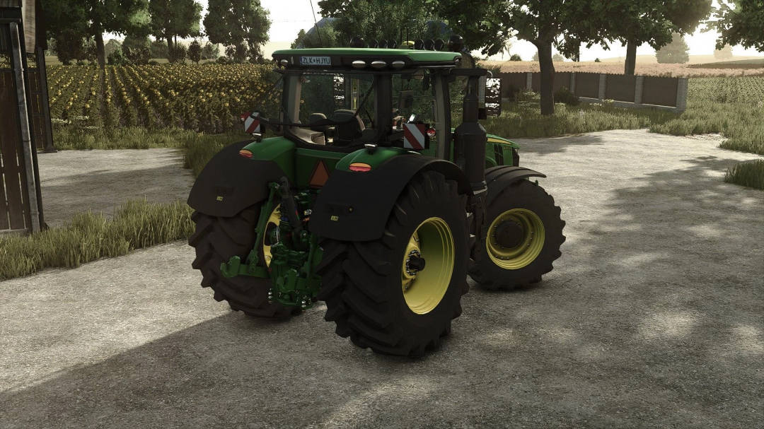 Farming Simulator 25 mod: Green John Deere 8R Series tractor on a farm driveway.
