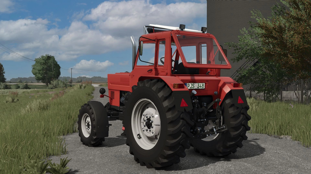 Farming Simulator 25 mod: MTZ 82 Turbo tractor, realistic farm vehicle for agricultural tasks, included in FS25 mods.