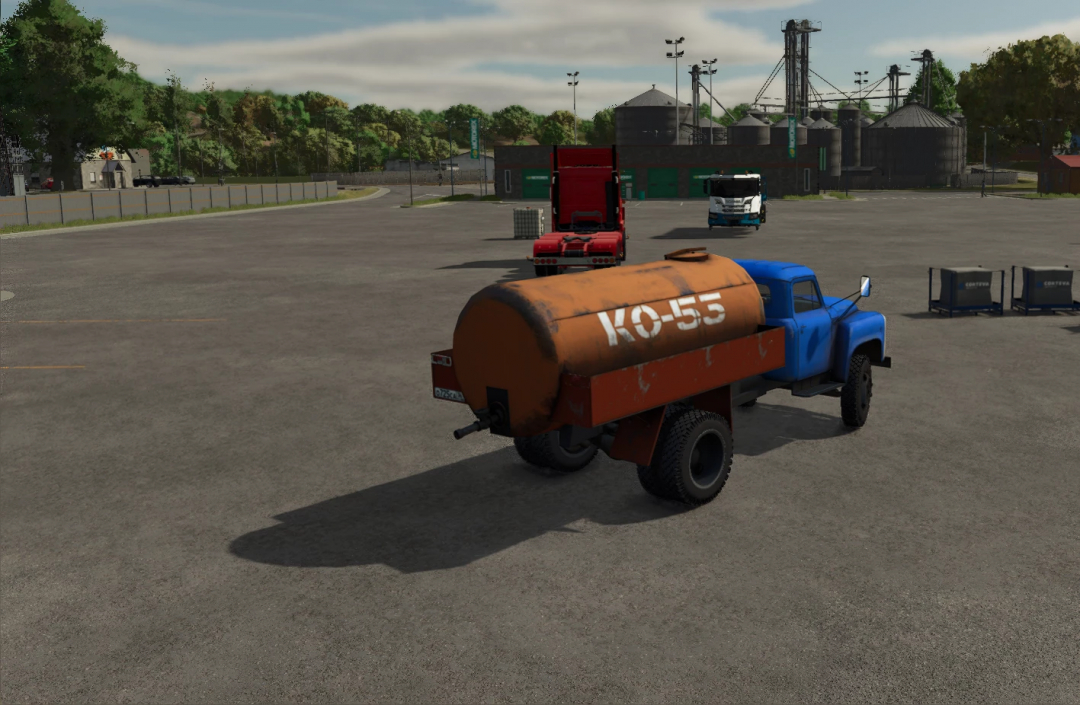 Farming Simulator 25 mod: Rusty blue and orange water tanker truck with K-55 branding in a parking lot.
