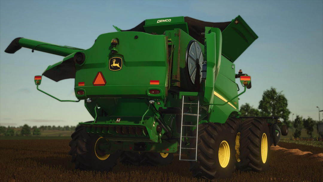 Farming Simulator 25 mod showing a green John Deere S600 Series harvesting machine in field, with John Deere logo and detailed features