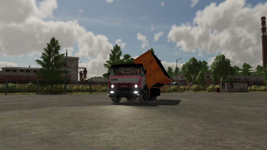 Farming Simulator 22 mod showcasing a KamAZ 5320 truck with a tilting cargo bed, set in an industrial area.