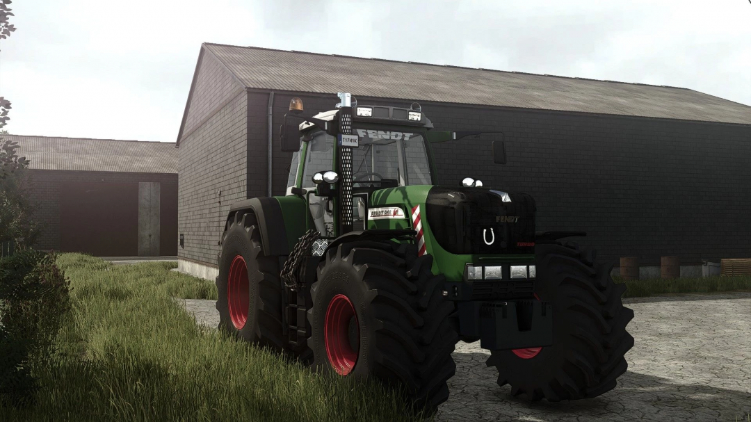 Fendt 900 TMS Vario mod in Farming Simulator 25, detailed tractor from FS25 mods with large tires and green body near a barn.