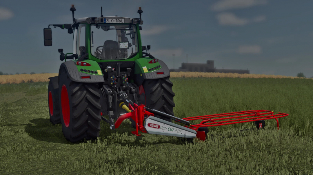 Farming Simulator 25 mod: Lizard OptiCut v1.0.0.0 attached to a tractor in a field for precise crop cutting.