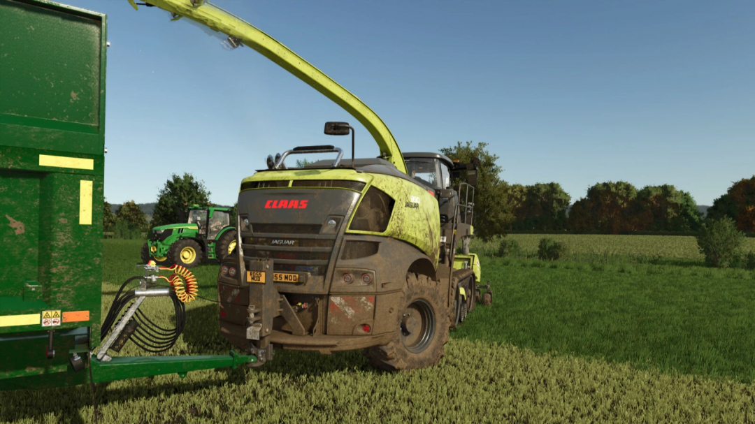 Farming Simulator 25 mod: CLAAS Jaguar pickup hitch for foragers on a farm field, showing a green tractor connected to equipment.