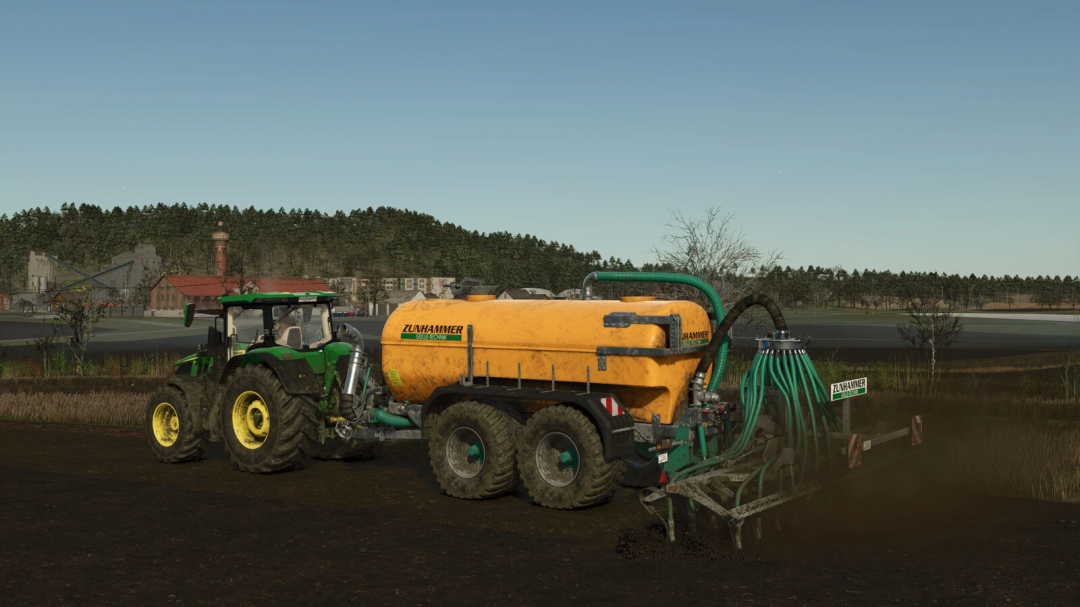 Farming Simulator 25 mod: Zunhammer SKE 18.5 PUD tank attached to a tractor, used for liquid manure spreading in Farming Simulator 25.